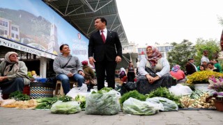 Başkan Aras mesaisini halk pazarında başladı