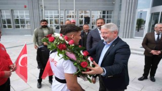 Başkan Aşgından Avrupa şampiyonuna ödül