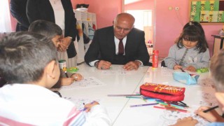 Başkan Demirtaş, miniklerle resim boyama çalışmasına katıldı