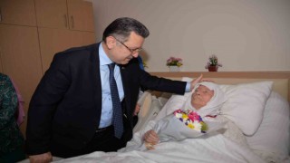 Başkan Gençten Anneler Gününde anlamlı ziyaret