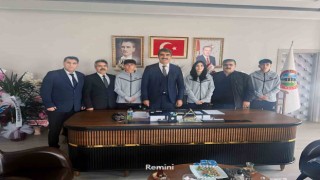 Başkan Polattan atletizm takımına ödül