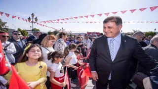 Başkan Tugay Samsunda kortej yürüyüşü ve törene katıldı