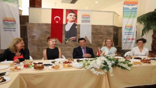 Başkan Ünlü Marmarisli kadınlarla kahvaltıda buluştu