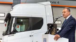Başkan Vahap Seçer, Ford Trucks Bayi Açılışı’na Katıldı