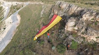 Batmanda 500 metrekarelik Galatasaray bayrağı tepeye asıldı