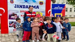 Batmanda minik öğrencilerden jandarmaya ziyaret