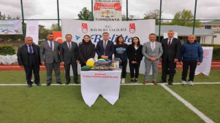 Bayburtta ilköğretim ve ortaokul öğrencilerine spor malzemeleri dağıtıldı