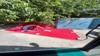 Bayrağı yere serip dutların düşmesini beklediler