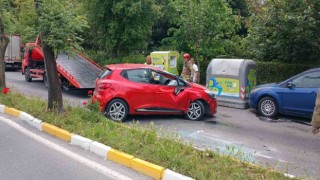 Beylikdüzünde park halindeki araçlara çarpan otomobil takla attı
