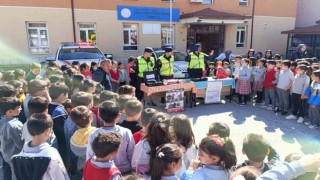 Beyşehirde jandarmadan öğrenciler ve mahalle sakinlerine trafik eğitim seminerleri