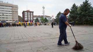 Bir tarafta kutlama, diğer tarafta ekmek parası: Onlar 1 Mayısta da işinin başında