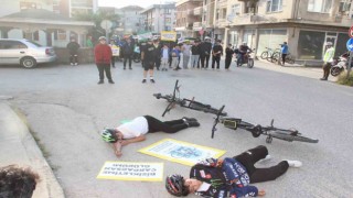 Bisikletliler, önce sessiz sürüş yaptı ardından kazada ölen bisiklet sürücüsünü andı