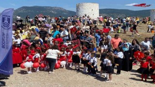 Bodrumda yeryüzü çocuklarla, gökyüzü uçurtmalarla şenlendi