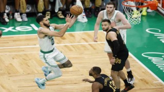 Boston Celtics 25 sayı fark attı, seride 1-0 öne geçti