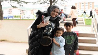 Bozüyük Belediyesi Kreşinin minik öğrencileri, annelerinin Anneler Gününü kutladı