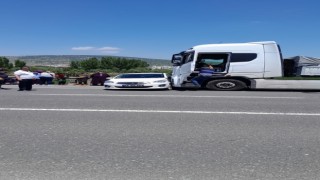 Bozüyükte kamyon otomobile çarptı: 2 kişi yaralandı