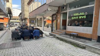 Bu kahvehanede 7den 70e herkes satranç oynuyor