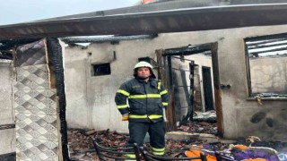 Burdurda çıkan yangında ev ve otomobil kullanılamaz hale geldi