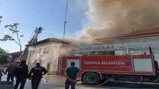 Burdurda depoda çıkan yangın evlere sıçradı: 2 ev ve 1 depo kullanılamaz hale geldi