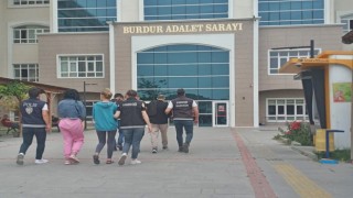 Burdurda durdurulan araçta uyuşturucu çıktı, 4 şüpheli tutuklandı