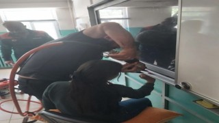 Burdurda eli akıllı tahtaya sıkışan öğrenci AFAD ekiplerince kurtarıldı