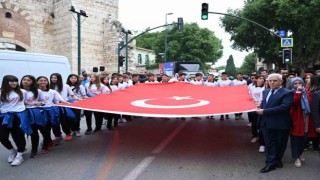 Bursada 19 Mayıs coşkusu kortej yürüyüşüyle başladı