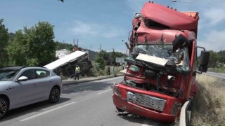 Bursada kamyon ile çarpışan tır şarampole uçtu