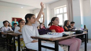 Bursluluk sınavında 500 tam puan alan Diyarbakırlı Elanın hayali beyin cerrahı olmak