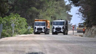 Büyükşehir Belediyesi, kırsalda asfalt sezonuna Erdemliden başladı