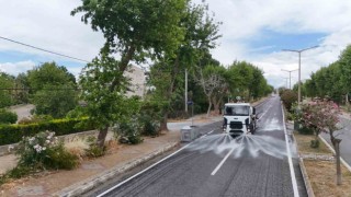 Büyükşehir Belediyesi Kuşadasındaki temizlik çalışmalarını sürdürüyor