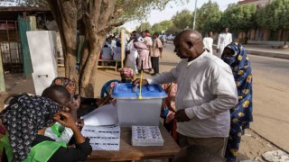 Çadda halk, demokratik yönetme geçiş için sandık başında