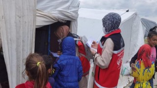 Çadır kentlerde yaşayan mevsimlik işçilere rehberlik yapıldı