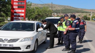 Çal Kaymakamı Baz sürücülere trafik kurallarını hatırlattı