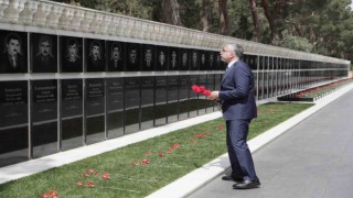 Çalışma ve Sosyal Güvenlik Bakanı Işıkhan, Baküde şehitlikleri ziyaret etti