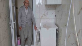 Çamaşır makinesine giren yılana ekipler müdahale etti