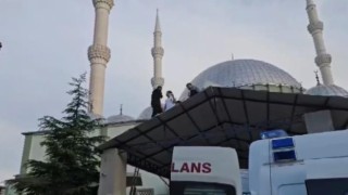 Camide tadilat sırasında bacağı kesilen işçi yaralandı