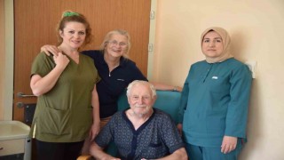 Çanakkalede tur otobüsünden düşen Alman turist yaralandı