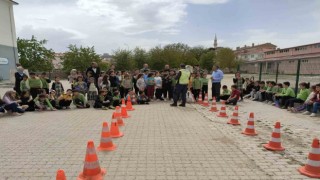 Çavdarhisarda jandarmadan öğrencilere trafik eğitimi