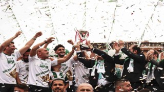 Çayelispor 3. Lig kupasını kaldırdı