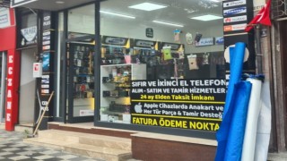 Cep telefonu dükkanından 1 milyon liralık telefon çalındı