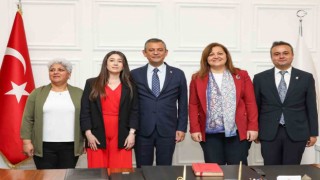 CHP Genel Başkanı Özel, Afyonkarahisar Belediyesini ziyaret etti