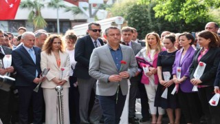 CHP Genel Başkanı Özel, Zübeyde Hanımın anıt mezarını ziyaret etti