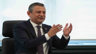 CHP lideri Özel: “Siyasetçilerin el sıkışmadığı dönemlerin sonu demokrasi için felaket olmuştur”