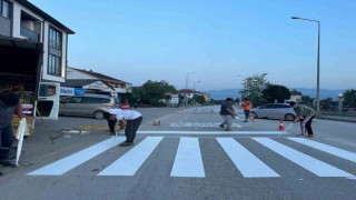 Çilimli Belediyesi yaya ve yol çizgilerini yeniliyor