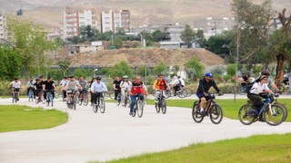 Cizrede Gençlik Haftası, bisikletle şehir turu atılarak kutlandı