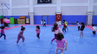Çocuklar jimnastik ile tanışıyor