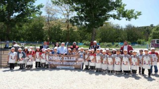Çorumda minikler fideleri toprakla buluşturdu