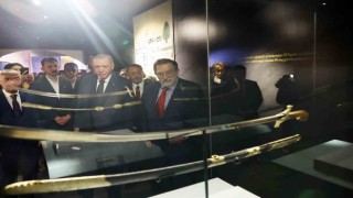 Cumhurbaşkanı Erdoğan, Fatih Sultan Mehmet Sergisini ziyaret etti