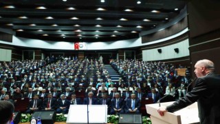 Cumhurbaşkanı Erdoğan: Siyasetçisiyle, kaprisli bürokratıyla, lobisiyle, çıkar gruplarıyla kimse partimize gönül verenlerin fedakarlığını, şahsi heves ve hesabı için zayi edemez