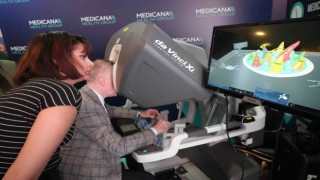 Da Vinci Ameliyat Robotu sağlık zirvesinin gözdesi oldu